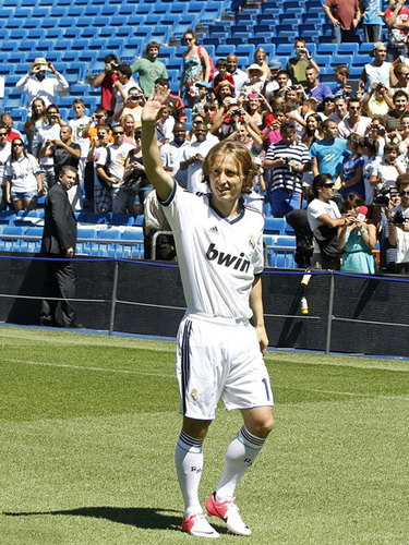 意媒：如果接受降薪，目前年薪600万欧的佩7可能与罗马续约